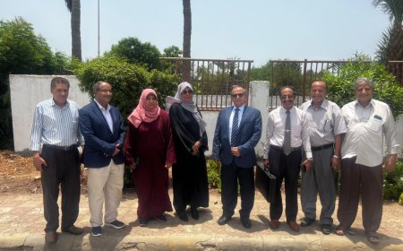 رئيس جامعة عدن يبحث مشروع إعادة تأهيل مقبرة شهداء الجامعة
