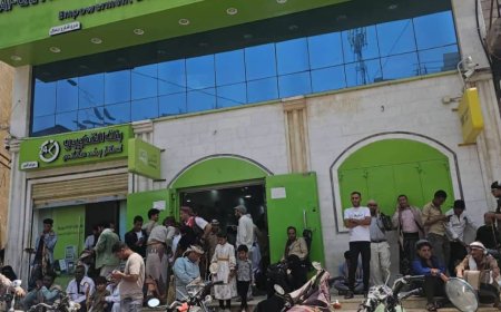 المخلافي يبحث مع بنك القطيبي حلًا عاجلًا لتجاوز إشكالية البطاقة الذكية وضمان عدم تأخير حقوق المستفيدين