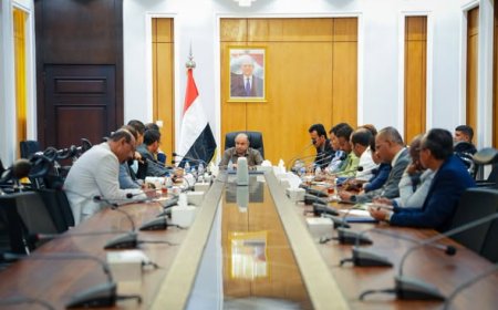 عضو مجلس القيادة الرئاسي محافظ حضرموت يترأس اجتماعاً موسعاً لرفع الجاهزية وتعزيز الاستعدادات لمواجهة الحالات الطارئة