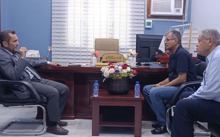 مدير عام المعلا يلتقي وكيل محافظة عدن لشؤون المشاريع لمتابعة مشاريع تصريف مياه الأمطار