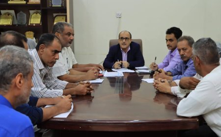 عدن: مدير عام دارسعد: يلتقي مدراء المكاتب الإيرادية ويحثهم على مضاعفة الجهود والعمل على تنمية الموارد