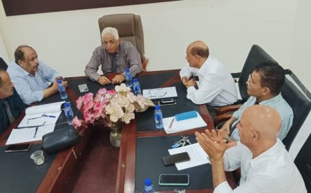 رئيس جامعة لحج يعقد اجتماعاً مع عمادة كلية الطب والعلوم الصحية لمناقشة متطلبات بدء الدراسة