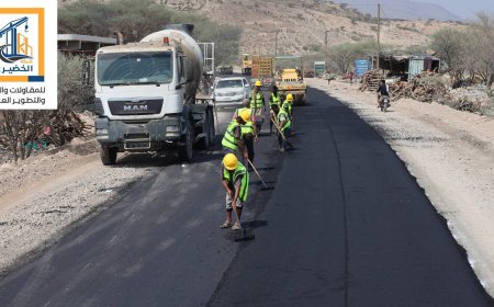 لليوم الثاني على التوالي.. استمرار أعمال سفلتة طريق حبيل جبر – جسر وادي بناء