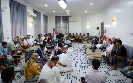 الخنبشي يلتقي وفداً من رئاسة حلف قبائل حضرموت ويؤكد أهمية توحيد الصف والرؤى لخدمة أبناء المحافظة