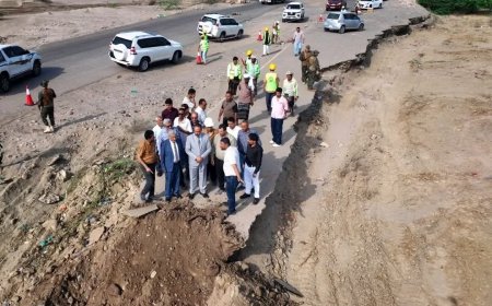 وزير الأشغال يدشن مشروع إعادة إنشاء جسر وادي بناء في محافظة أبين