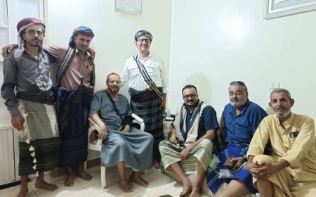 قيادة مجلس المستقبل الجنوبي بالعاصمة عدن تزور عميد الأسرى الشيخ أحمد عمر العبادي المرقشي