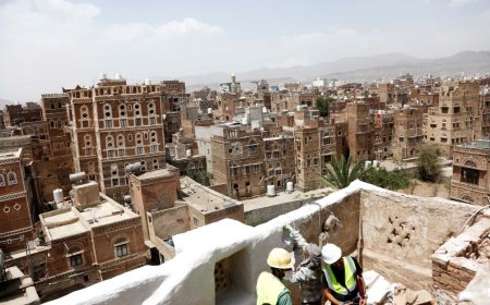 الحزمي يتساءل عن ممارسة حوثية في صنعاء وغياب قيادات الجماعة عنها