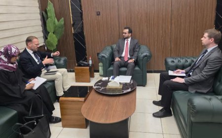 وزير الخدمة المدنية يبحث مع المستشار الاقتصادي للمبعوث الأممي المستجدات الاقتصادية والخدمية