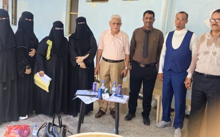 آداب عدن تناقش مشاريع تخرج طلاب التاريخ