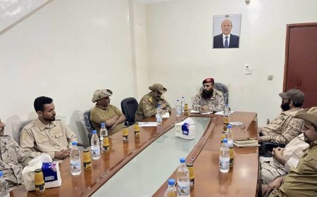 قائد المنطقة العسكرية الرابعة يوجّه بإعادة تموضع القوات ورفع الجاهزية في محور العند