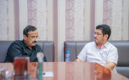 المحافظ بن الوزير يستعرض مع صندوق صيانة الطرق خطة صيانة وتأهيل شبكة الطرق بالمحافظة