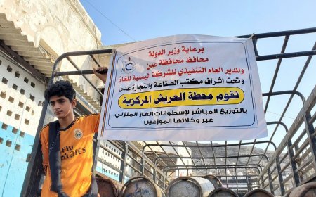 بتوجيهات مدير عام مديرية التواهي.. توزيع 200 أسطوانة غاز منزلي للمواطنين بسعر 8 آلاف ريال