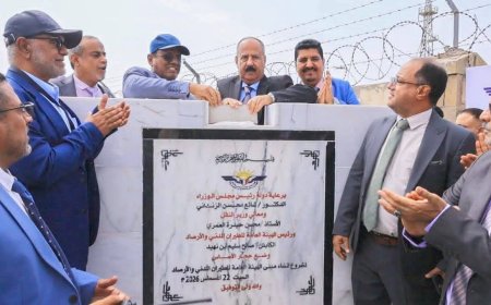 وزير النقل يضع حجر الأساس لمشروعي مبنى هيئة الطيران المدني والارصاد ومعهد الطيران المدني والارصاد بعدن