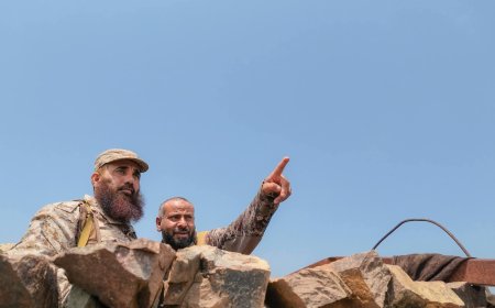 من جبهة الضالع ، اللواء حمدي شكري يشدد على رفع الجاهزية ويشيد بثبات الأبطال 