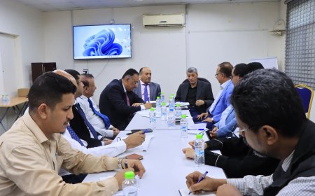 دنائب وزير الصناعة والجمارك والقطاع الخاص للارتقاء بالتسهيلات التجارية وتعزيز المخزون الاستراتيجي