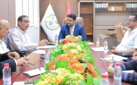 وزير التعليم الفني يناقش مستوى الإنجاز في قطاعات الوزارة بعدن 
