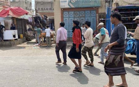 بإشراف مباشر من مدير عام المديرية.. السلطة المحلية بخورمكسر تنفذ حملة لإزالة العوائق من شارع الثقافة