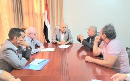 اجتماع بتعز يقر تنفيذ قرار تحديد الرسوم الدراسية بمدارس التعليم الأهلي بالمحافظة