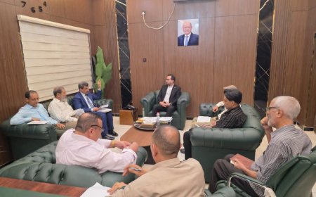 وزير الخدمة المدنية والتأمينات يستقبل فريق الأمانة العامة لمجلس الوزراء لمتابعة تنفيذ قرارات وبرامج الحكومة