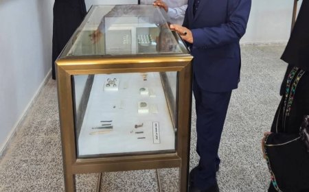 نائب وزير الثقافة يطلع على مقتنيات متحف جامعة عدن