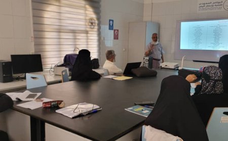 كلية الصيدلة بجامعة عدن تدشن ورشة في التشخيص الميكروبيولوجي