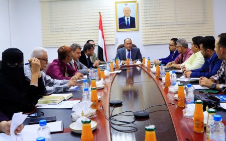 «كيس الدقيق» على طاولة وزارة الصناعة والتجارة لإعادة صياغة منظومة الغذاء في اليمن