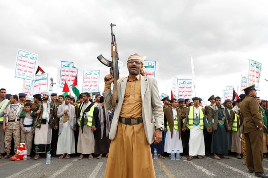 اول رد حوثي على فرض رسوم على مرور السفن عبر باب المندب