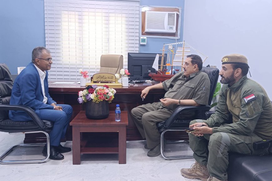 مدير شرطة العاصمة عدن يتفقد مديرية المعلا ويبحث مع السلطة المحلية أوضاعها وسبل تعزيز الأمن والاستقرار