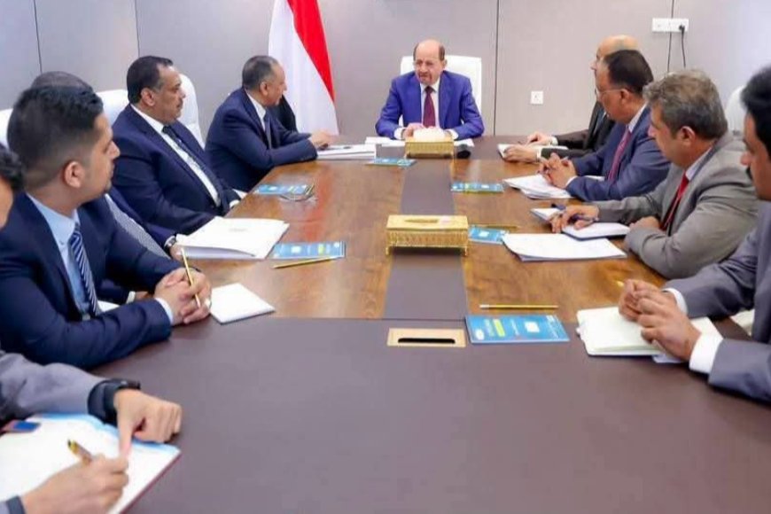 رئيس الوزراء يترأس اجتماعاً مشتركاً لقيادتي الصناعة والتجارة والمالية لتعزيز التكامل المؤسسي وتسهيل الأنشطة التجارية