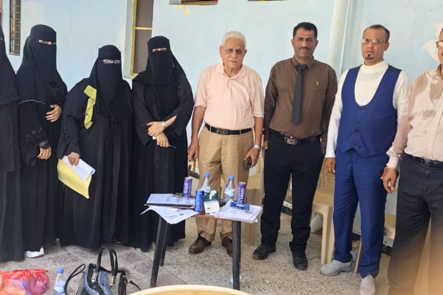 آداب عدن تناقش مشاريع تخرج طلاب التاريخ