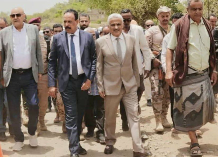 وزير الأشغال ومحافظ تعز يدشنان مشروع صيانة وإعادة تأهيل طريق النشمة – حوبان قدس