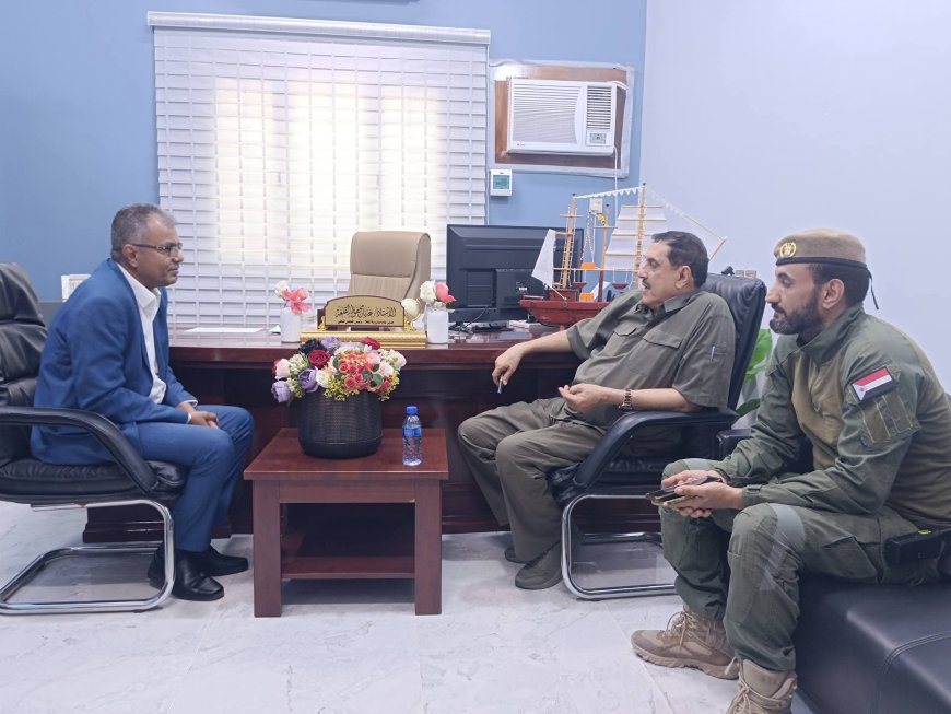 مدير شرطة العاصمة عدن يتفقد مديرية المعلا ويبحث مع السلطة المحلية أوضاعها وسبل تعزيز الأمن والاستقرار