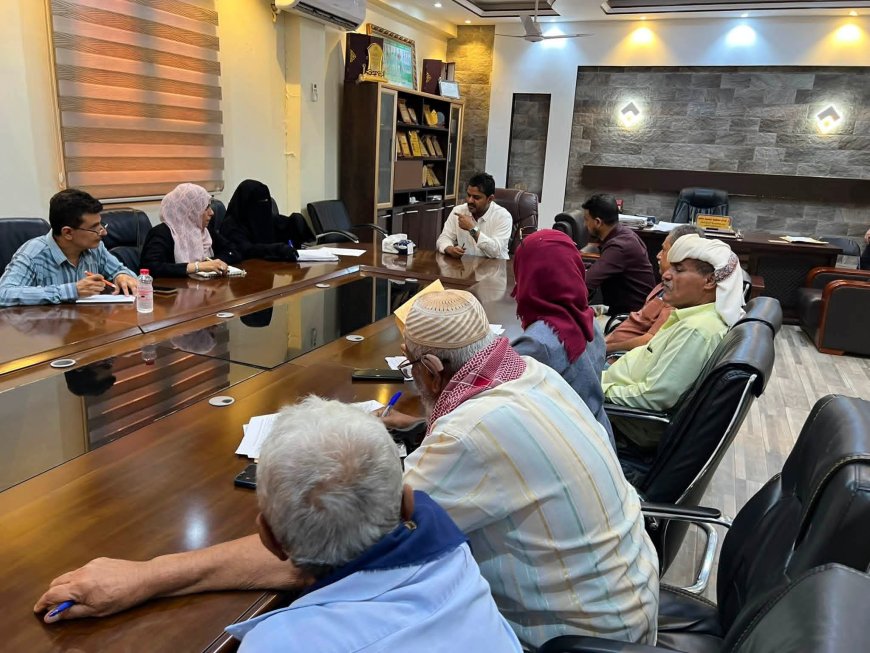 مدير عام الشيخ عثمان يترأس جلسة فتح مناقصة مشروع تركيب منظومة طاقة شمسية لشرطة الشيخ عثمان
