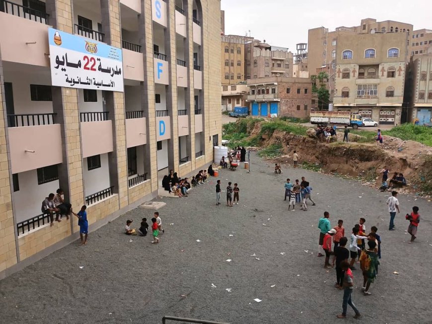 رفض واسع لتحويل مدرسة 22 مايو إلى كلية مجتمع.. أولياء الأمور يشكلون لجنة لمخاطبة السلطات في تعز