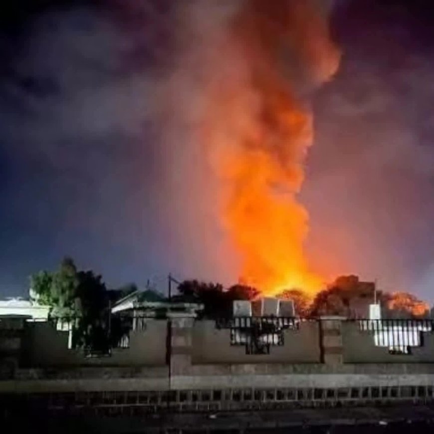 ماذا يحدث في صنعاء؟ دوي انفجار قوي وغموض رسمي