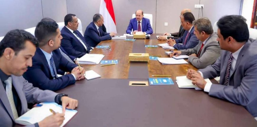 رئيس الوزراء يترأس اجتماعاً مشتركاً لقيادتي الصناعة والتجارة والمالية لتعزيز التكامل المؤسسي وتسهيل الأنشطة التجارية