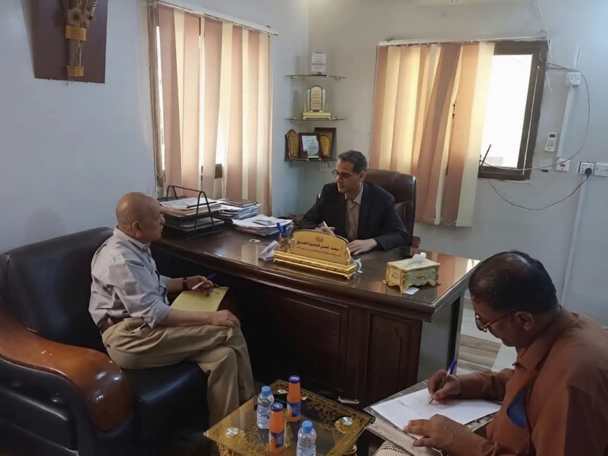 مدير عام الشؤون الاجتماعية والعمل يبحث مع شركة سميث لمنالكو أوضاع العمالة المحلية والأجنبية بميناء الضبة ومستحقاتهم 