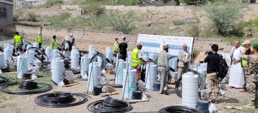 "العون للاستجابة والتنمية" توزع مستلزمات زراعية وشبكات ري بالتنقيط في تعز