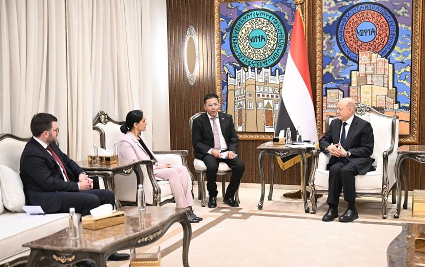 الرئيس العليمي: اليمن دخل مرحلة جديدة من استعادة المبادرة وبناء الدولة.. تفاصيل لقائه بسفيرة بريطانيا