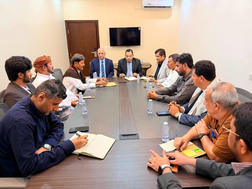 السقطري والشرجبي يناقشان احتياجات مديرية شحن بالمهرة في قطاعي الزراعة والمياه وتطوير المنفذ البري