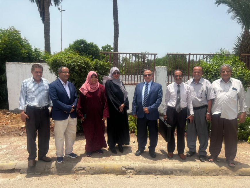 رئيس جامعة عدن يبحث مشروع إعادة تأهيل مقبرة شهداء الجامعة
