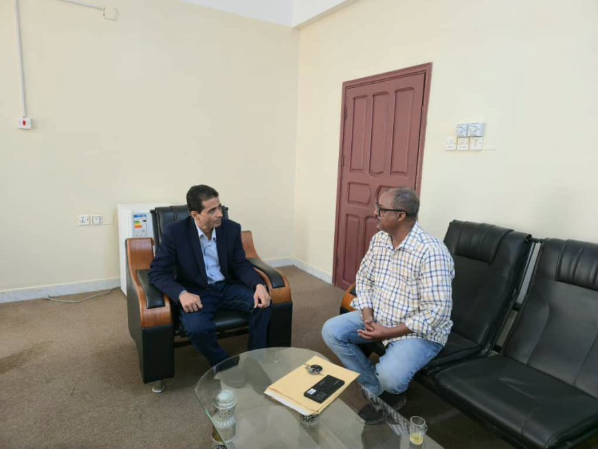 وكيل حضرموت للشؤون المالية والإدارية يلتقي مدير الجهاز المركزي للرقابة والمحاسبة بساحل حضرموت