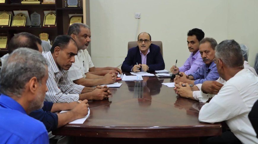 عدن: مدير عام دارسعد: يلتقي مدراء المكاتب الإيرادية ويحثهم على مضاعفة الجهود والعمل على تنمية الموارد