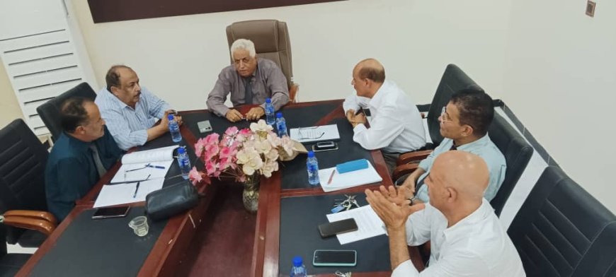 رئيس جامعة لحج يعقد اجتماعاً مع عمادة كلية الطب والعلوم الصحية لمناقشة متطلبات بدء الدراسة