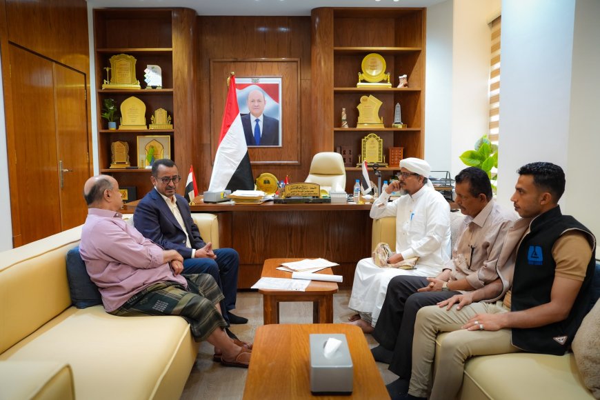 الخنبشي يطّلع على مشروع تأثيث وتجهيز كليتي المجتمع بسيئون والشحر بتمويل من الصندوق الكويتي للتنمية