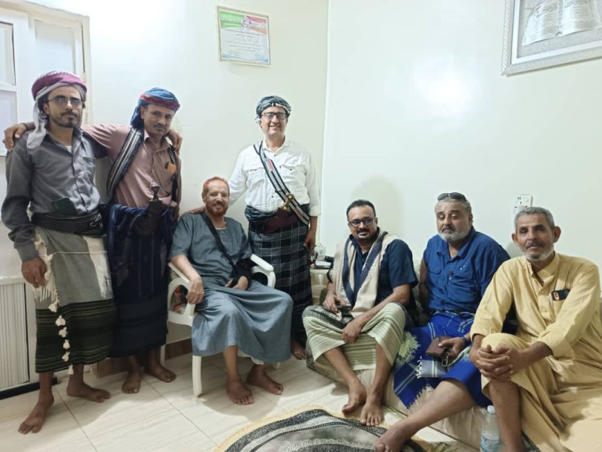 قيادة مجلس المستقبل الجنوبي بالعاصمة عدن تزور عميد الأسرى الشيخ أحمد عمر العبادي المرقشي