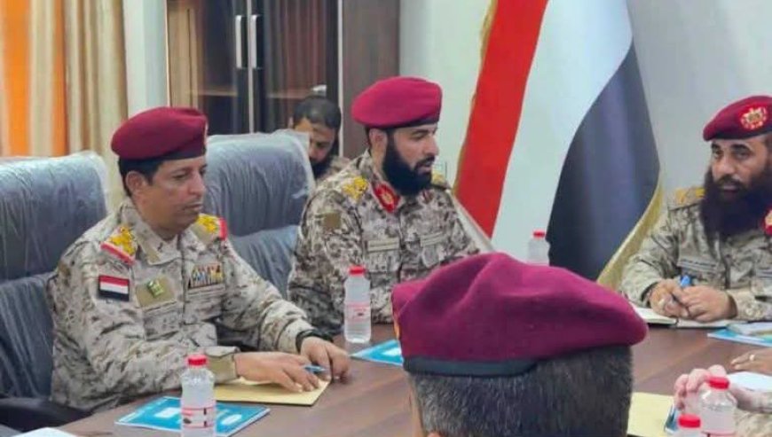 قائد المنطقة العسكرية الرابعة يشدد على رفع الجاهزية وتعزيز الإستعداد في محور أبين