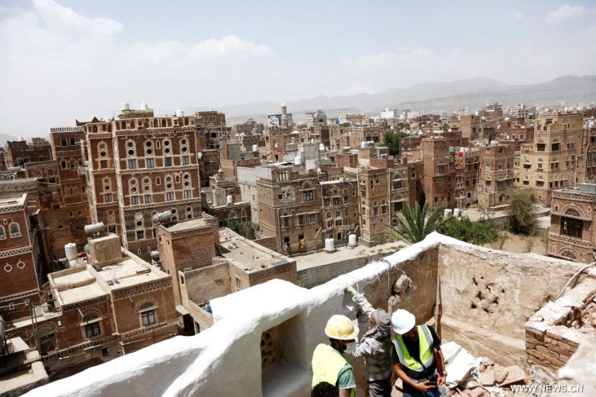 الحزمي يتساءل عن ممارسة حوثية في صنعاء وغياب قيادات الجماعة عنها