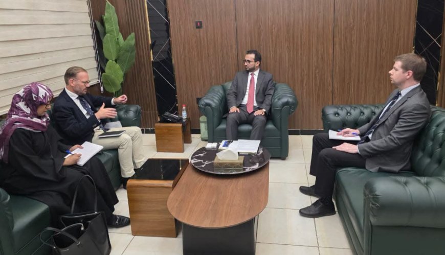وزير الخدمة المدنية يبحث مع المستشار الاقتصادي للمبعوث الأممي المستجدات الاقتصادية والخدمية