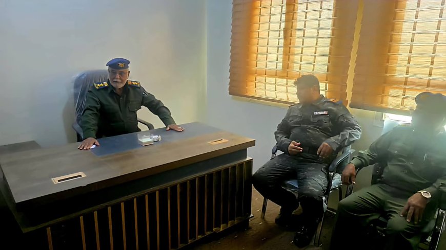 العقيد الدهولي يتفقد إدارة شرطة مديرية عسيلان ويشدد على رفع الجاهزية واليقظة الأمنية